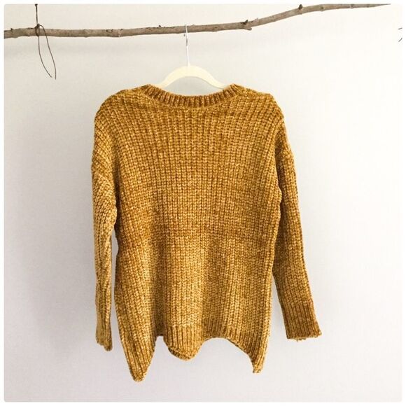 CHUNKY Knit Chenille Sweater with Scalloped Hem - Picture 11 of 11